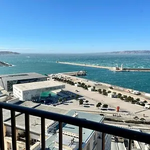 Vue Le Panoramique Vieux-port De Marseille